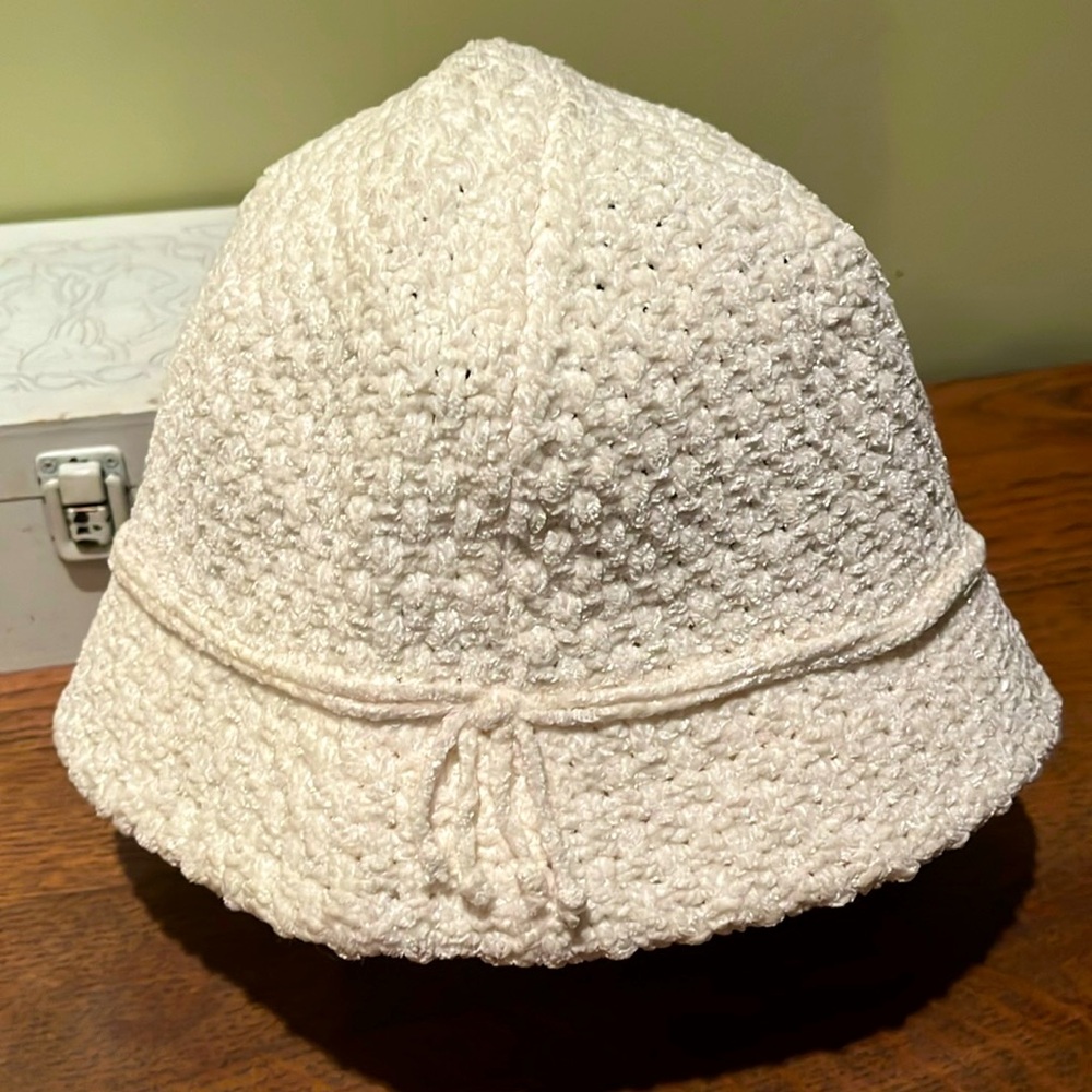 Vintage Villager (a Liz‎ Claiborne company) Ivory Knit Bucket Hat